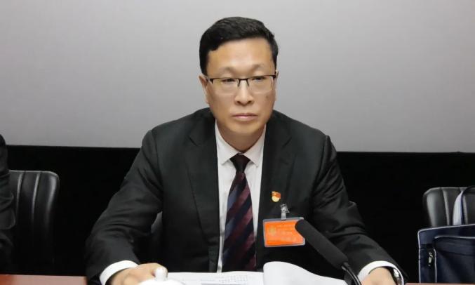 政协党组书记王小来主持会议.