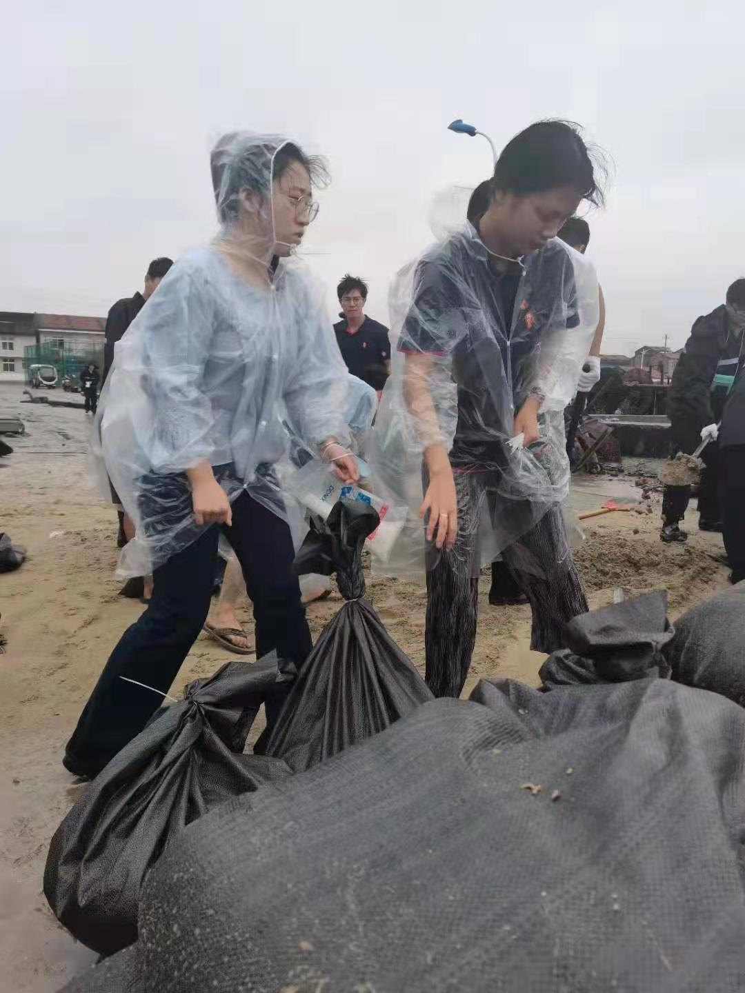 与烟花赛跑爱心接力助农7月24上午,区妇联接到展茅创业女性钱剑英求助