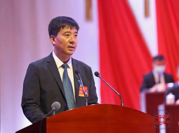 新当选的乐亭县人民政府县长高光宇在闭幕式上讲话,他说,今年是中国