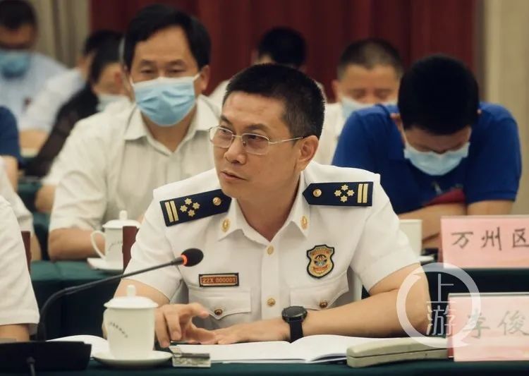 澎湃号>重庆消防> 面对频繁被"点名",重庆市消防救援总队总队长李俊东
