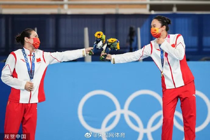 " 如今,以奥运金牌为起点,朱雪莹也将向着"新一代女子蹦床王者"的道路