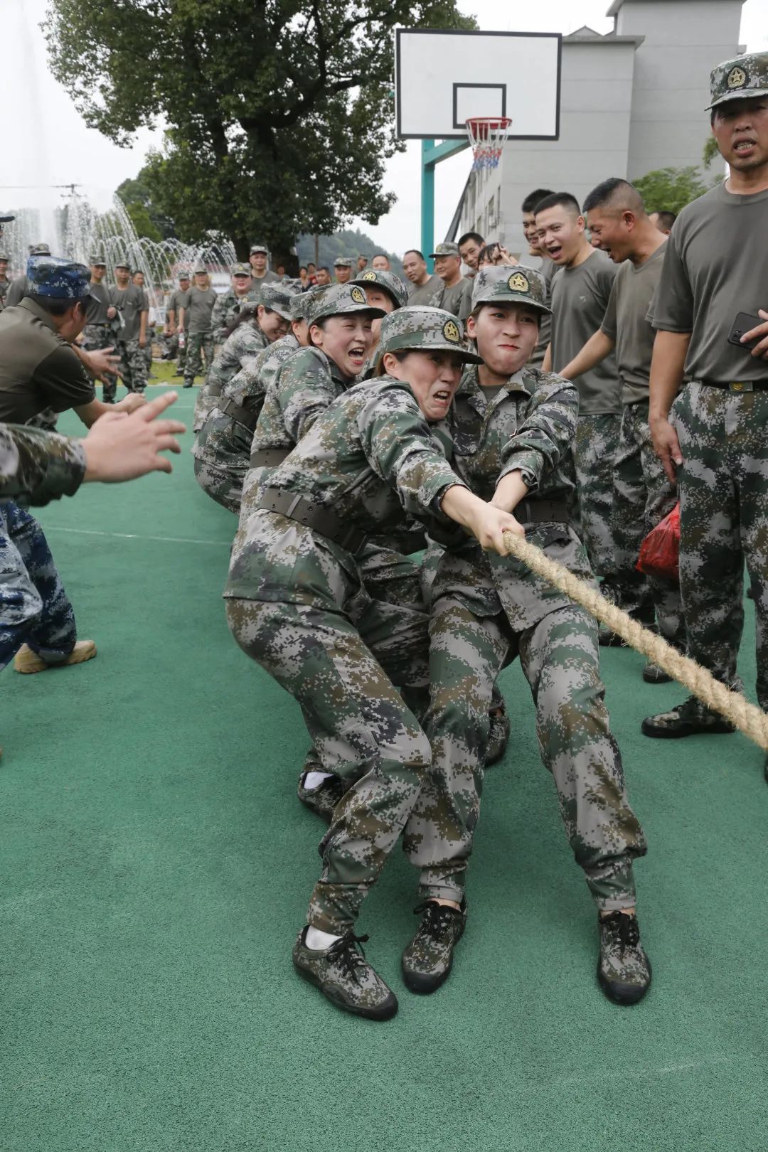 巾帼不让须眉丨赤焰女兵队勇夺武义县退役军人风采