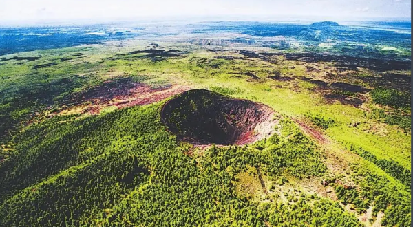 五大连池火山口