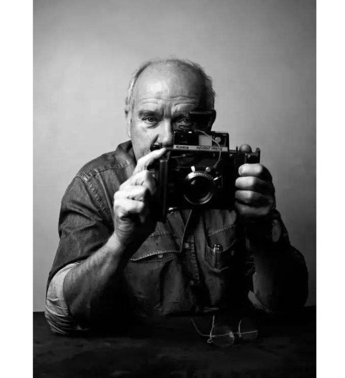他是世界上最著名的时装摄影师之一 作品中80%为黑白