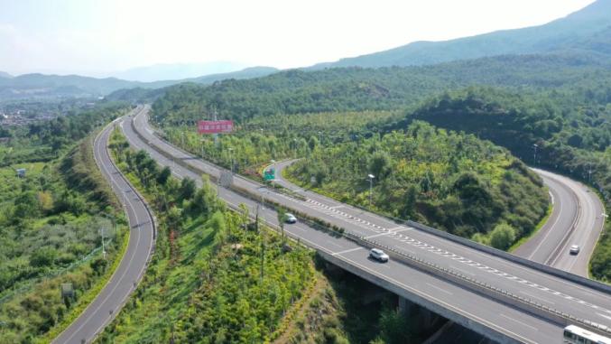 大丽高速景观再提升服务区变景区美丽公路跃然眼前