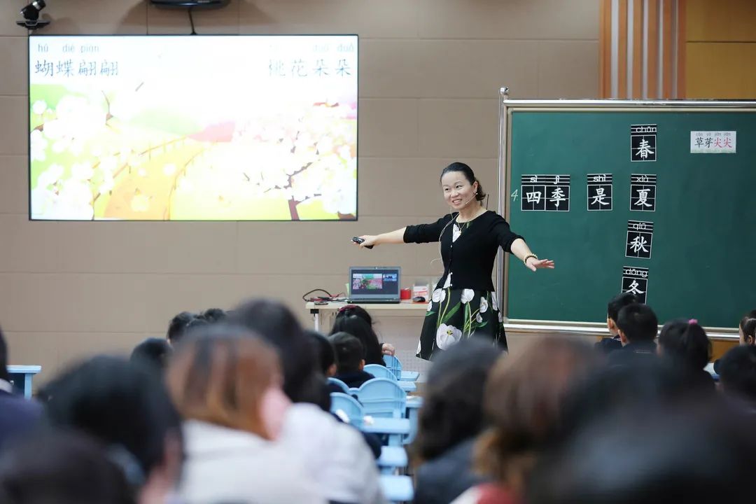 闵行区实验小学高级教师为你揭开在线教学背后的秘密永远跟党走