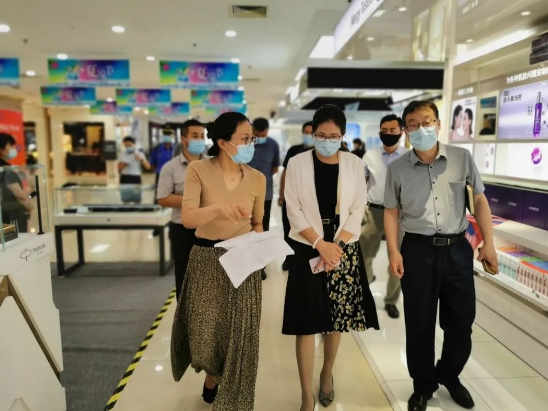 市南区领导带队督导全区争创全国文明典范城市工作