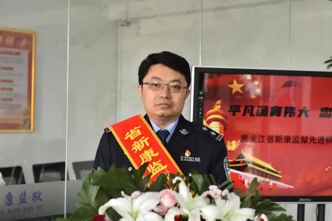 澎湃号>黑龙江监狱> 新康监狱六监区副监区长薛磊,毕业于佳木斯医学院