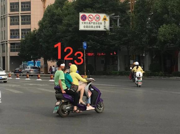 昭通曝光台⑧不文明交通行为