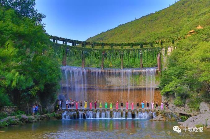 五龙河 摄影/徐军 郧西境内 河谷遍布,山峦叠翠 孕育了丰富的山水资源