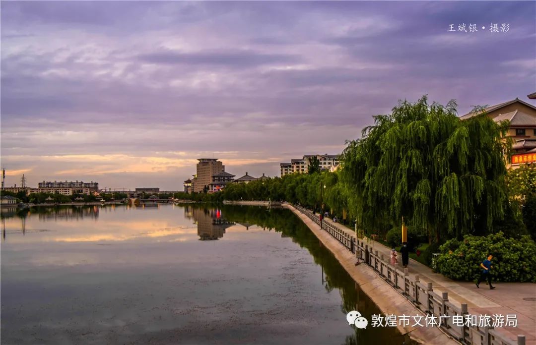 甘肃敦煌大漠秋景迷人党河夕阳醉人