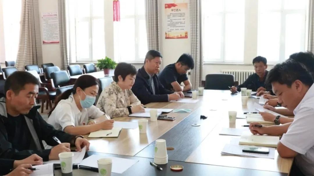 霍林郭勒市委副书记政法委书记塔娜深入达来胡硕苏木查格达村调研