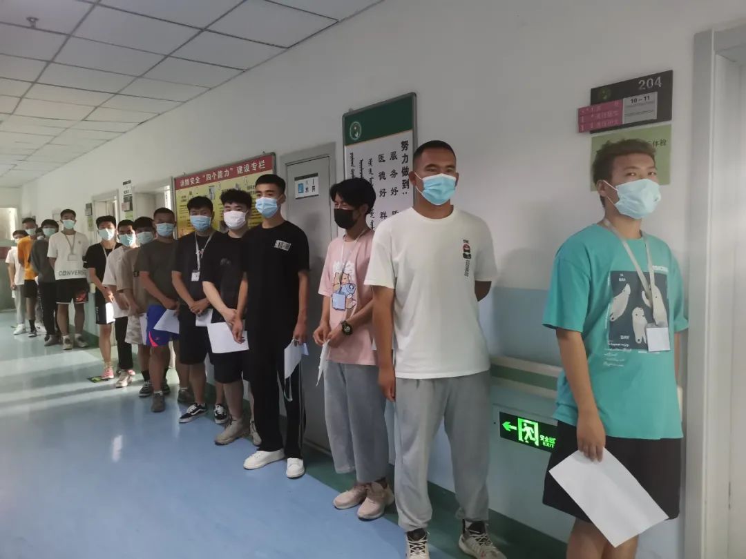 热血男儿当兵去!鄂旗64名应征青年参加征兵体检