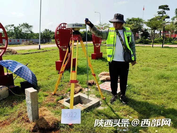 【媒体聚焦】西部网:致敬高温下的劳动者丨翻山越岭测绘人 用脚步丈量