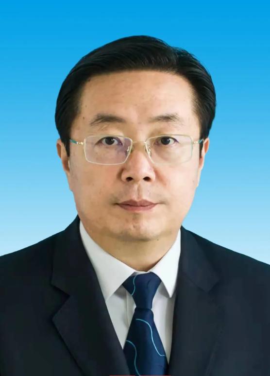 省委党校在职研究生,中共党员,现任张家口市委常委,市政府常务副市长