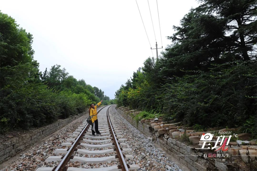 钟摆一样他巡道距离为桃威铁路117公里到127公里间丛晓敏告诉记者丛