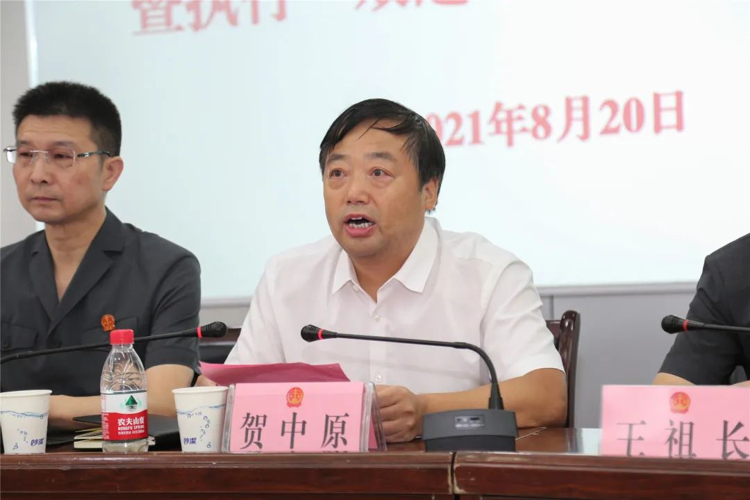 镇坪县委常委,常务副县长贺中原致欢迎词