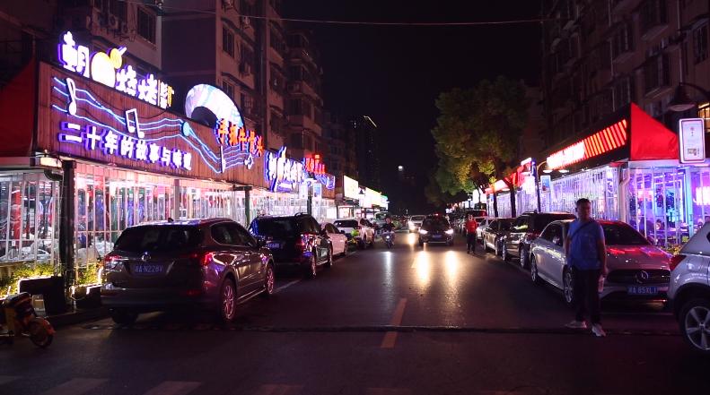 67我为群众办实事丨夜市一位难求雨花探索潮汐式停车解难题