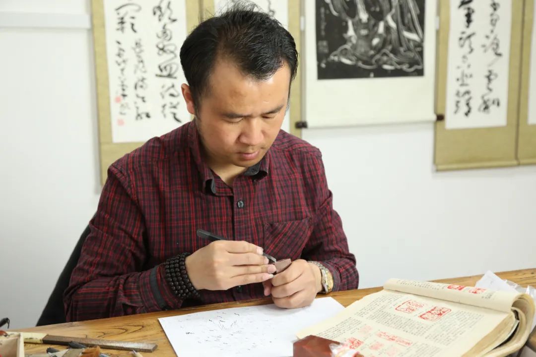 讲述人:山东曲阜孔府印阁首席篆刻师孔令佳