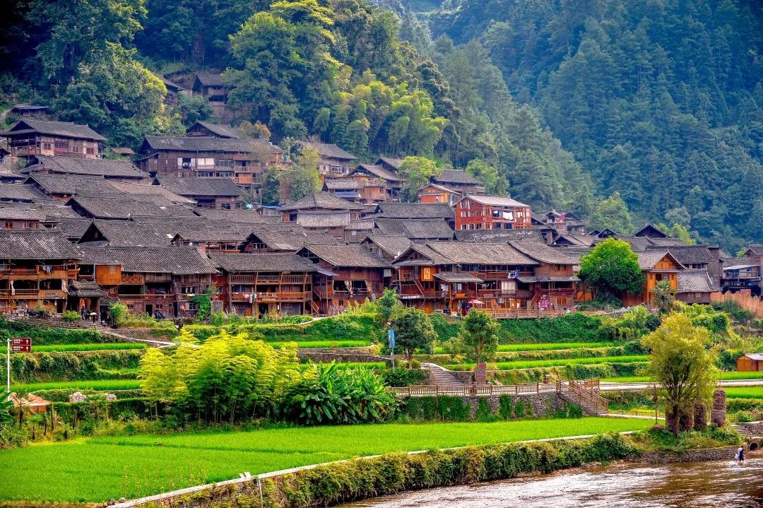 郎德苗寨景区 在雷山,还藏着这样一个米酒飘香的地方——郎德苗寨