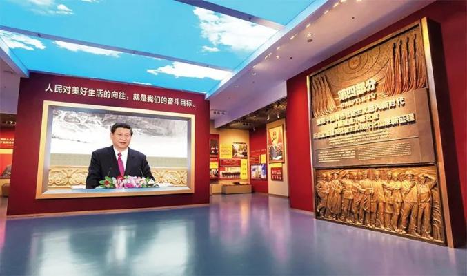 大屏幕影像通过选取1921,1949,1978,2012,2020年5个重要时间节点,在