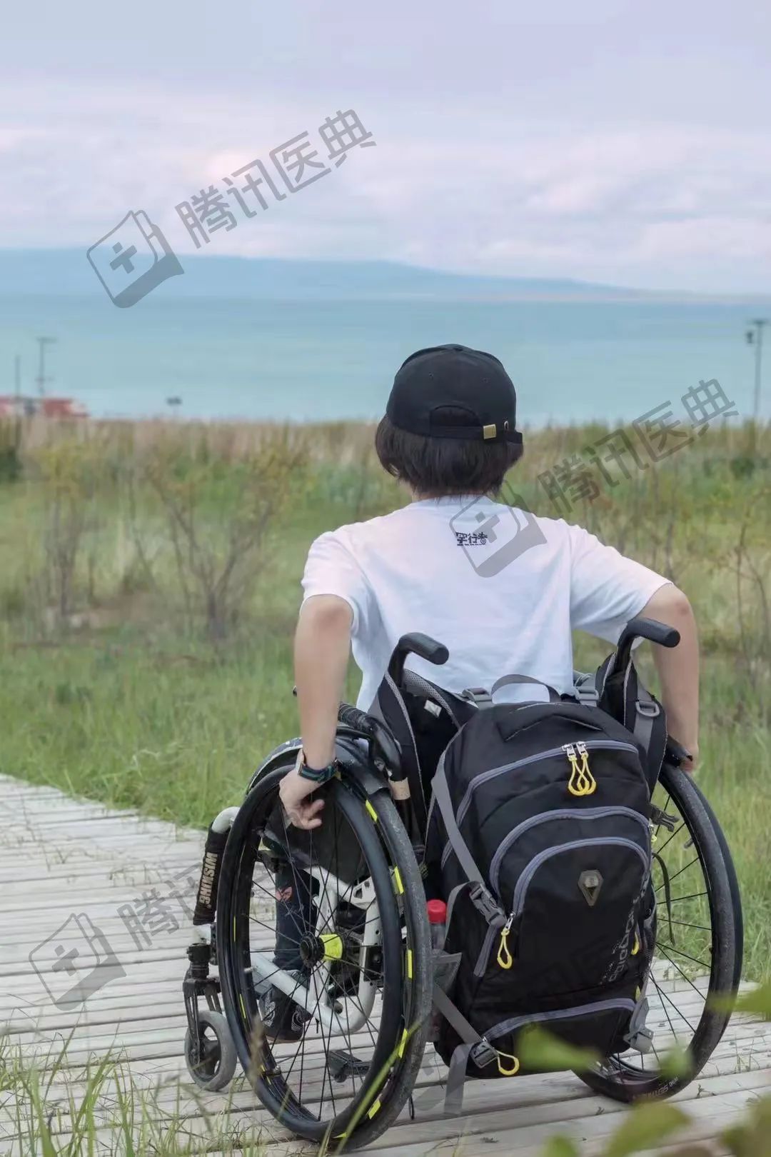 16岁前我骨折了80多次如今在轮椅上独自游遍中国