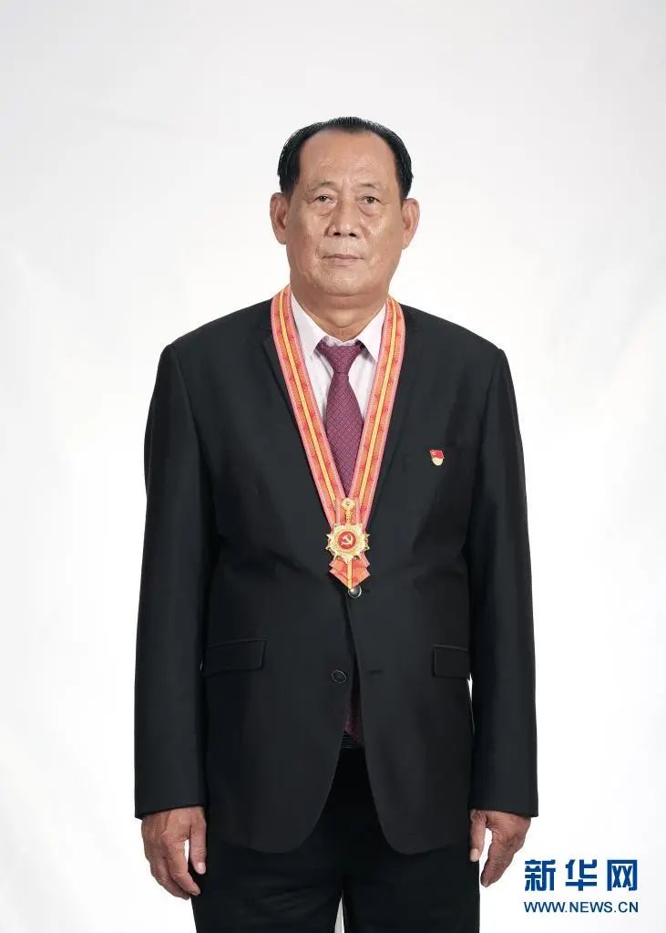 榜样的力量七一勋章获得者为国护海模范王书茂永远红心向党