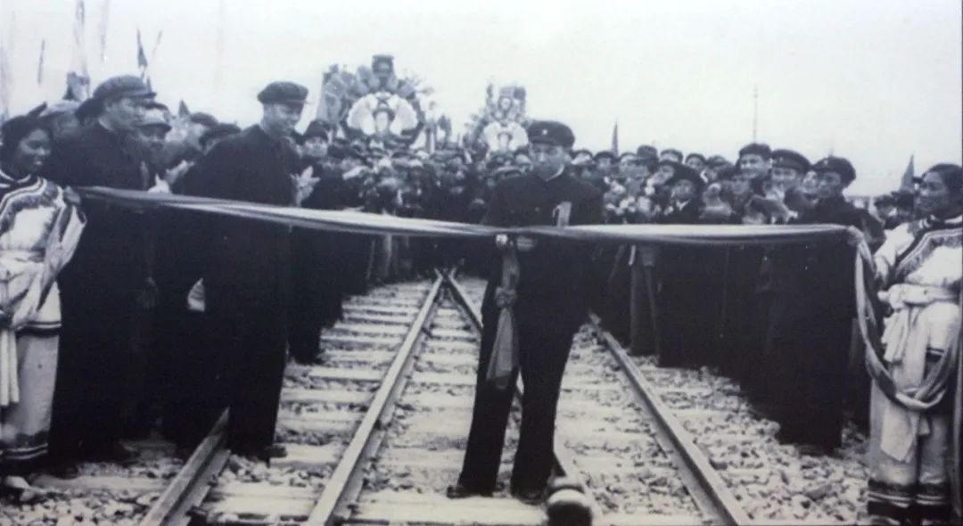 1952年9月29日,3万人在北道埠庆祝天兰铁路通车.