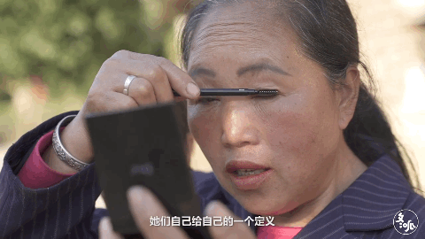 湖南女孩给23位农村阿姨免费化妆她们也渴望变美