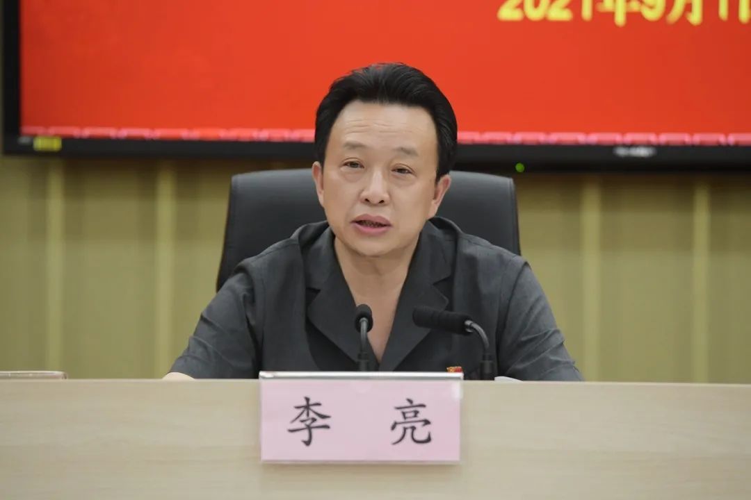 重庆四中法院李亮院长强调 一是学习教育务必"求真.