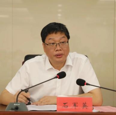 澎湃号>江南都市报> 石军英同志任宜春市委委员,常委,市纪委书记,提名