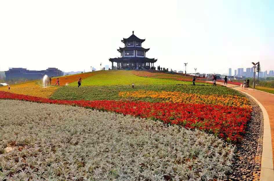 引来了众多市民游客前来观赏游玩 八大山人梅湖景区9月,南昌一些景区