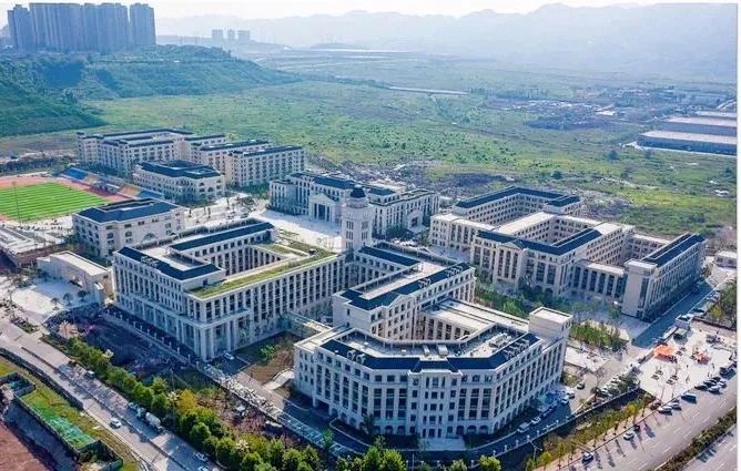 渝北发布 据悉,渝北职业教育中心建成的新校区位于龙兴两江大道985号