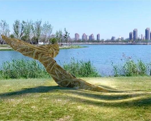 雕塑艺术公园结合奉贤民俗文化齐贤皮影戏概念 ar,观众在上海之鱼参观