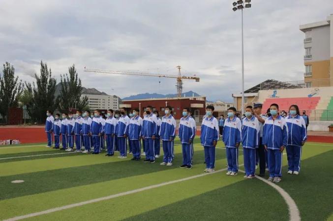 上好军训第一课开启中学新生活下花园中学举行2021级新生开学典礼暨