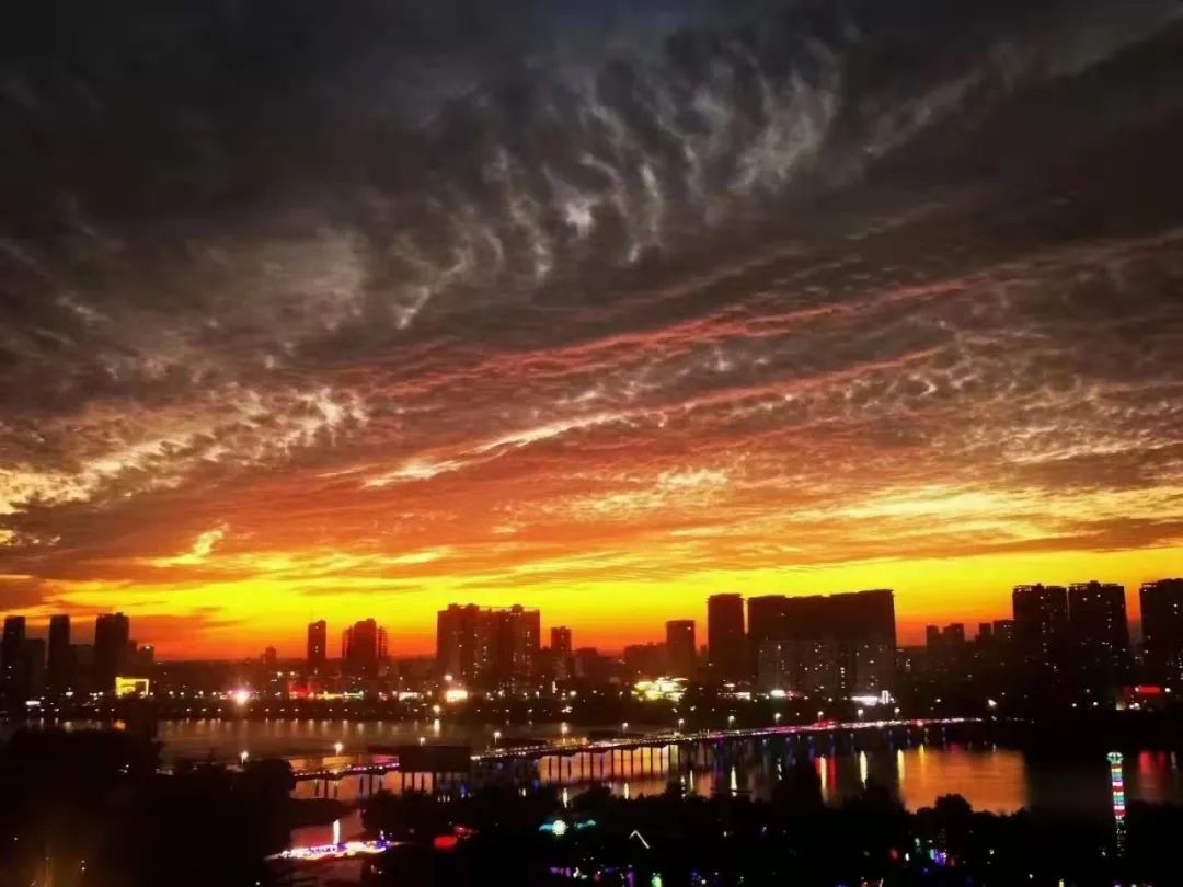 清风衬晚霞,昨天晚霞刷爆了南阳人的朋友圈!