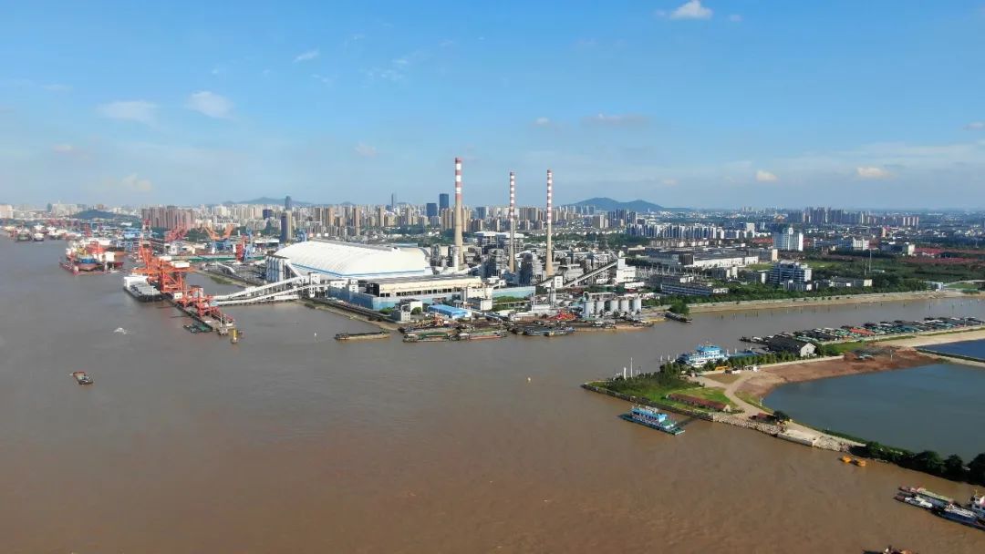 百日攻坚立前哨 水上一线铸"堡垒"——江阴海事局新夏港河口快反处置