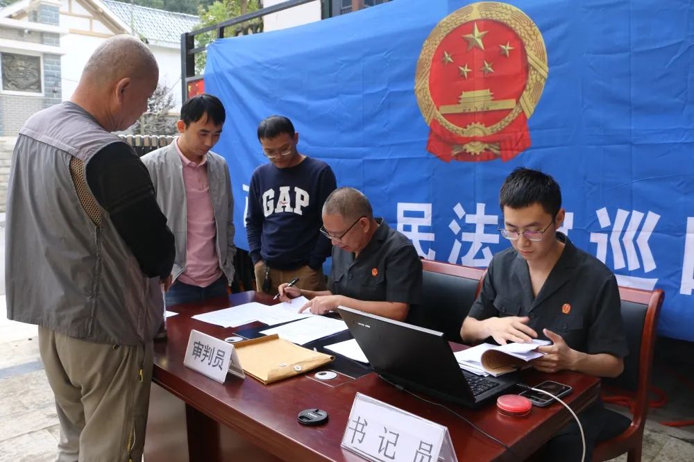 巡回审判送法到家悉心调解当庭撤诉丨我为群众办实事