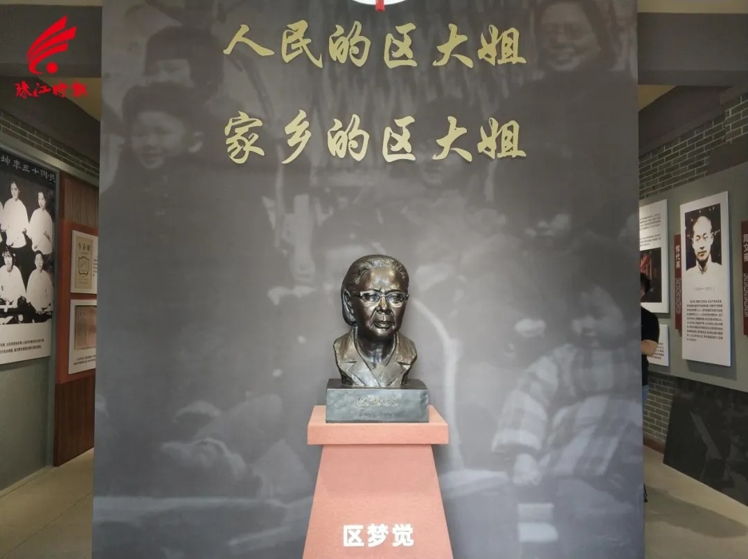 通过视频,人物图文故事和129件展品,区梦觉生平事迹展陈馆向游客