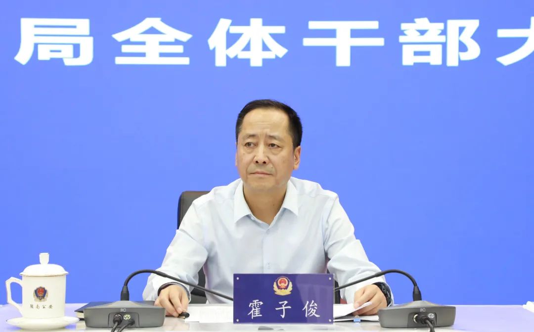 澎湃号>陇南公安> 李明同志代表省公安厅党委对陇南市委,市政府长期