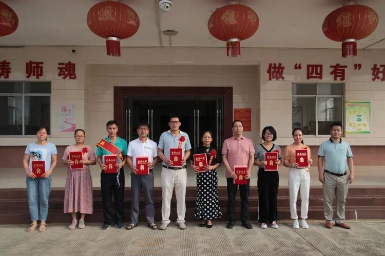 山水有时尽,师恩日月长——武宣县民族初级中学庆祝第