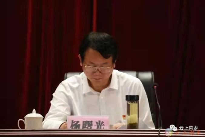 县委书记杨曙光,县长张智广出席会议并讲话.县委副书记谷晔主持会议.