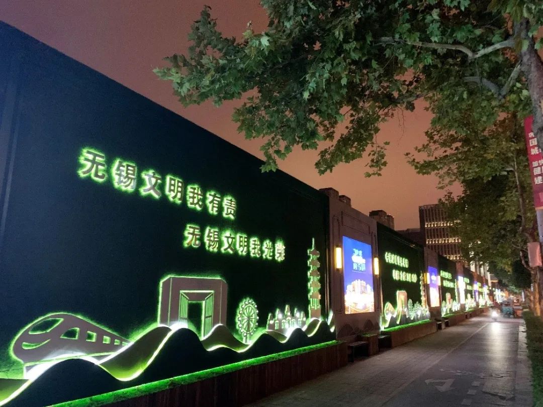 争创文明典范城市工地围挡按下美颜键摇身一变成风景