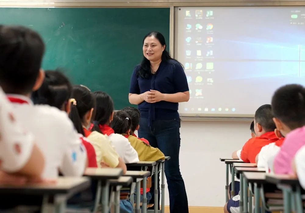 老师到现在,上海市黄浦区卢湾一中心小学校长吴蓉瑾"攒"了好多名字—