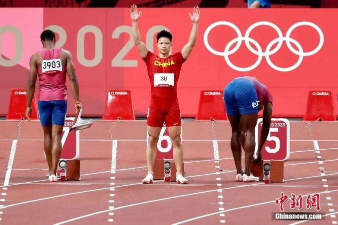 会站上奥运领奖台新华社记者 吕小炜 摄 不少网友表示 "好想给苏炳添