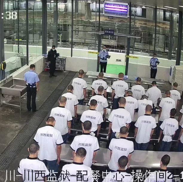 四川省川西监狱 监区罪犯默哀 向罪犯普及和回顾历史重大事件,不仅仅