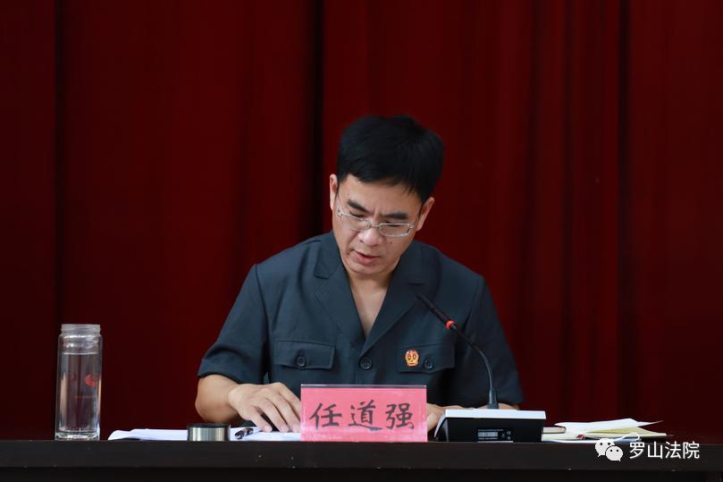 全体干警参加会议,副院长胡忠宪主持会议