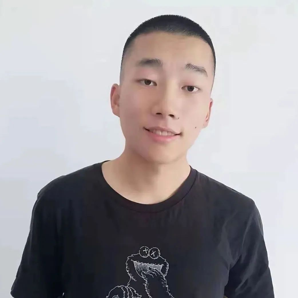 顾嘉鑫,来自江苏苏州,热爱播音,多次参与晚会主持和播音工作,一直希望