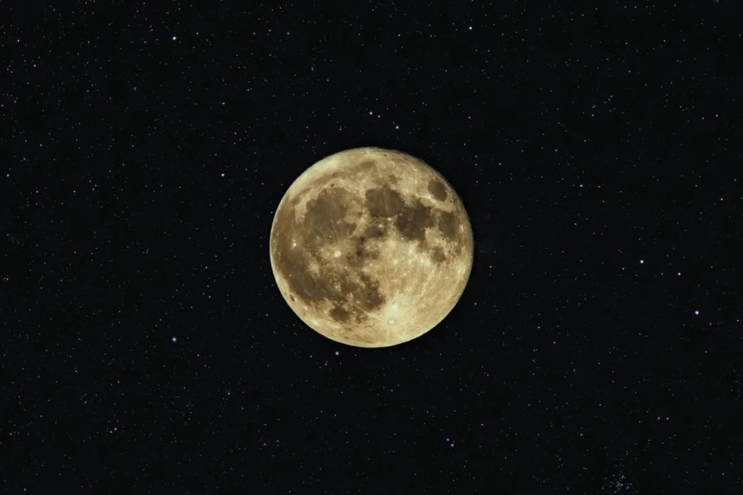 用一部电影的时间,观赏心里最美的"月亮"