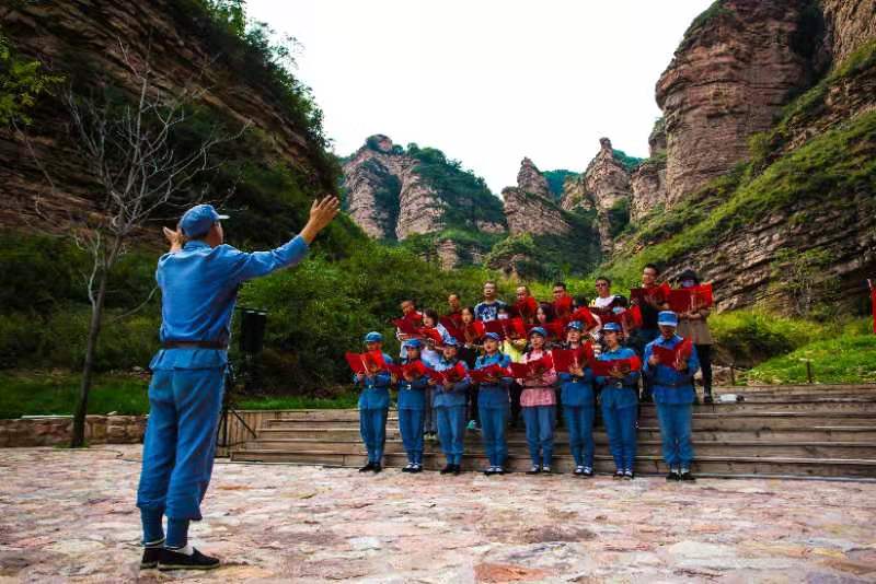 寻红色足迹 观壮美太行 全媒体达人走进黄崖洞采风